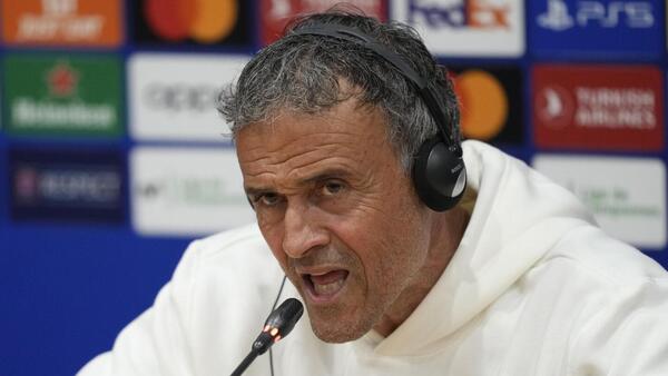 Luis Enrique renunciaría a la mitad de su sueldo para no hablar con la prensa