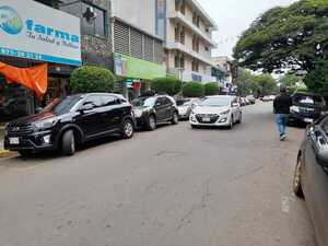 Encarnación: Posponen prohibición de estacionar a la derecha en el microcentro tras reunión con comerciantes