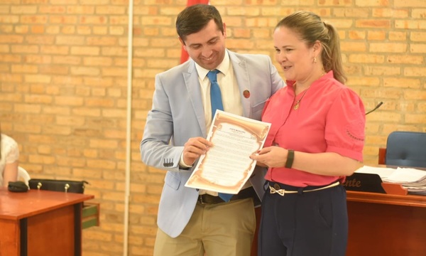 Rosana Bogado fue declarada visitante ilustre por Junta Municipal de Ciudad del Este - OviedoPress
