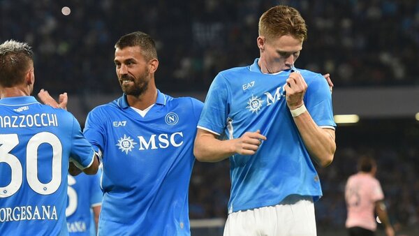 Napoli arrasa al Palermo