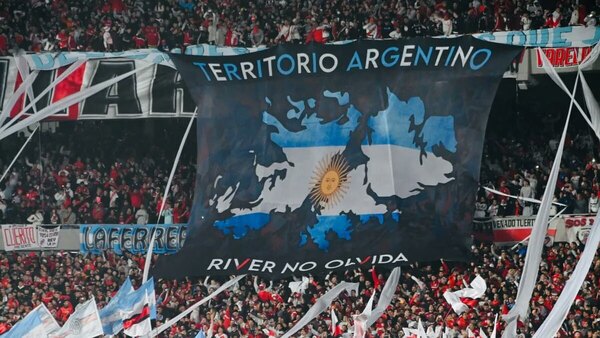 Versus / Argentina repudia a Conmebol por prohibir bandera de Malvinas en partido de Libertadores