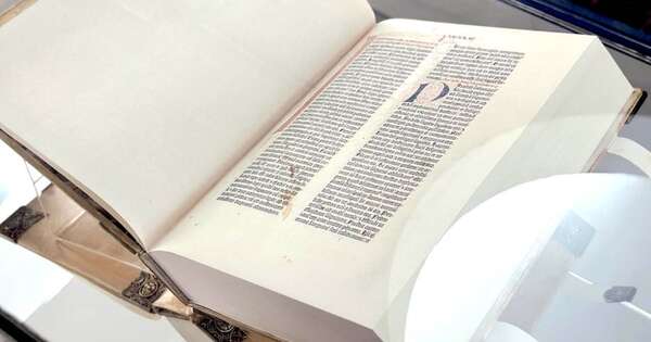 La Nación / Biblia de Gutenberg solo está en Biblioteca Nacional