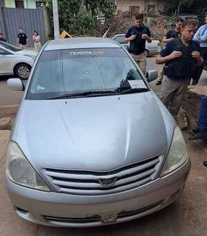 Detienen a una mujer e incautan vehículo aparentemente vinculado a un asalto  - Policiales - ABC Color