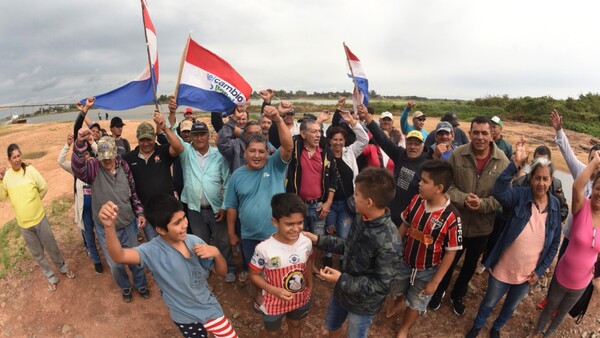 Pescadores cierran el río Paraguay para exigir respuestas del Mades