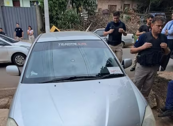 Detienen a una mujer e incautan vehículo aparentemente vinculado a un asalto - Noticiero Paraguay
