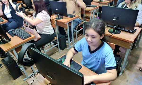 Entregan quince computadoras a la institución educativa María Auxiliadora de Pdte. Franco – Diario TNPRESS