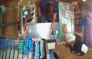 Motochorros asaltan en minimercado de CDE y se alzan con recaudación del día – Diario TNPRESS