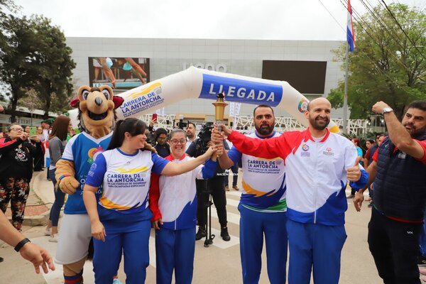 Versus / La Antorcha Olímpica de las Olimpiadas Especiales llegó a la SND