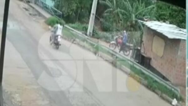 Policía recupera motocicleta robada tras enfrentamiento con delincuente - SNT