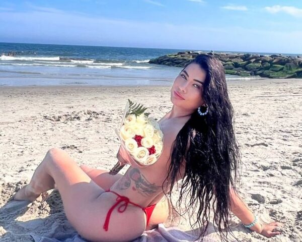 ¡CORNUDAS! Esta cuerachona tiene un mensaje para las que se comen engaños todo el tiempo