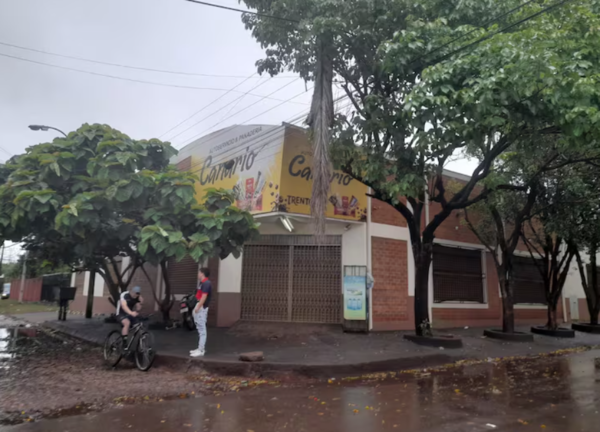 Motochorros asaltan minimercado y roban recaudación
