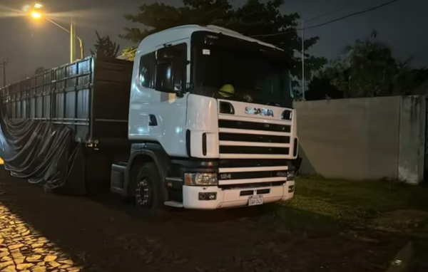 Confiscan tractocamión con más de 1.100 kilos de marihuana