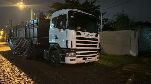 Interceptan tractocamión que transportaba 1.104,900 kilogramos de marihuana - ABC en el Este - ABC Color