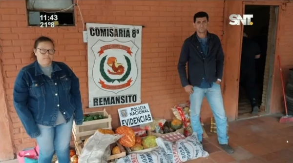 Graban a directora que robaba almuerzo escolar - SNT