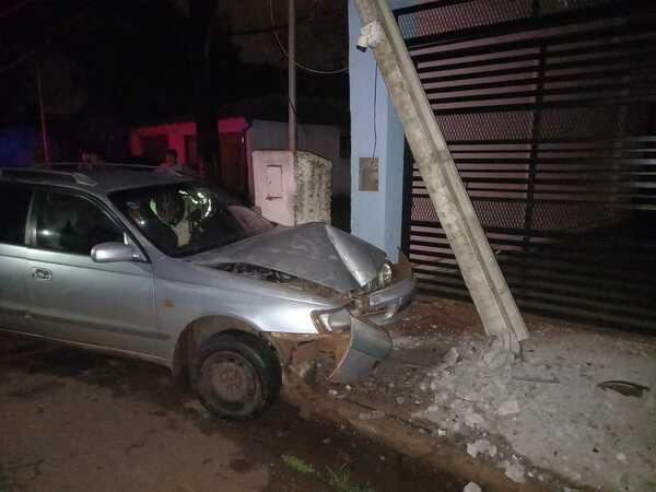 Automovilista ebrio se estrelló contra una columna en el barrio San Isidro