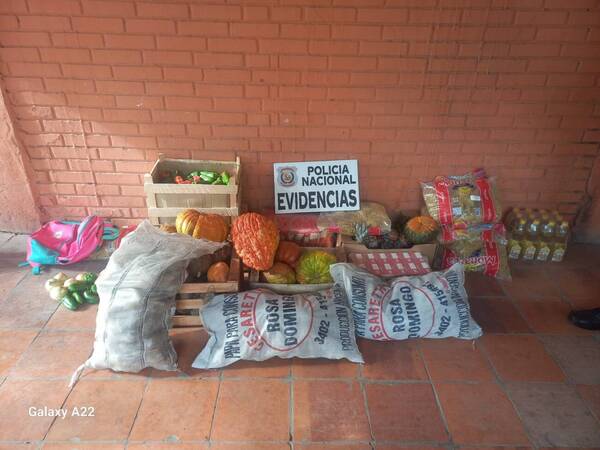 Detuvieron a una directora sospechosa de llevar montón de alimentos ¡que eran para peques!