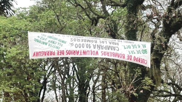 Pusieron al revés un cartel y causó furor entre los gua'i
