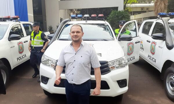 Policía recibe nueva patrullera e intendente dice que seguridad debe volver a Minga Porã