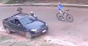 ¡Conductor casi fue asaltado por dos niños!