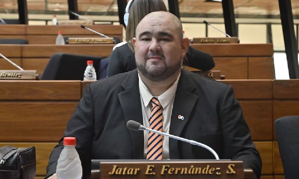 Denuncian a diputado por invadir embotelladora y repartir bidones de agua para ganar simpatía - OviedoPress