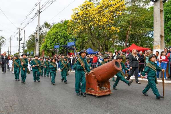 Estudiantes de San Antonio homenajean a los héroes de la Batalla de Boquerón - Nacionales - ABC Color