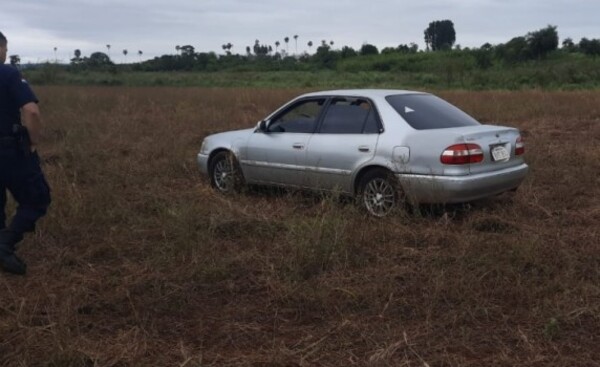Abandonan auto que fue hurtado en inmediaciones del Hospital Regional