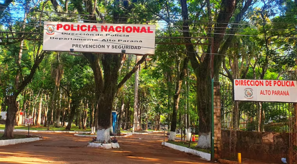 Ministerio Público imputa a dos policías por presunto tráfico de influencia