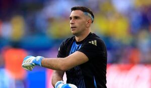 La FIFA suspende dos partidos a “Dibu” Martínez