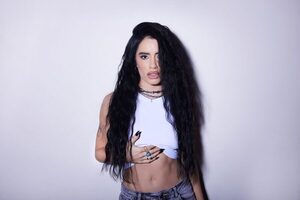 "Fanático", el nuevo single de la cantante argentina Lali Esposito - trece
