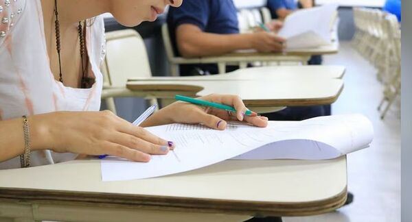 ¡Es posible! El 50% de los docentes se aplazan en examen para Banco de Datos