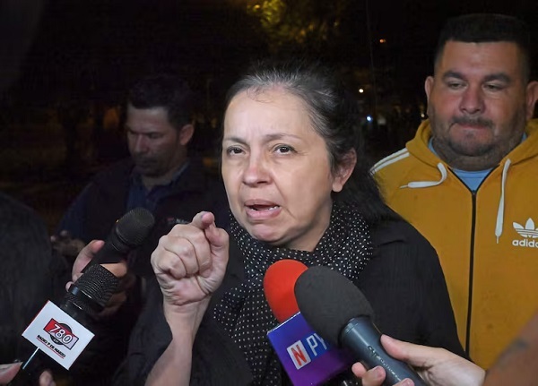 Yolanda Paredes critica a Buzarquis por tráfico de influencias