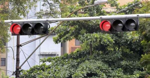 La Nación / Instalan 73 nuevos cruces semafóricos en Asunción