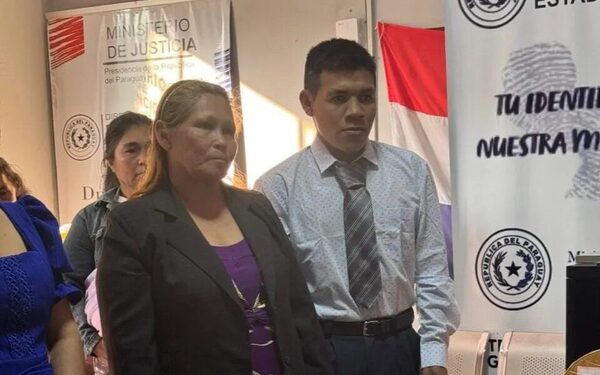 Se casó “Ña Rufina de Pedro Juan”: ¡Ella tiene 53 y él 24!