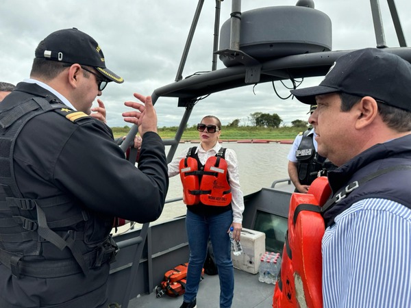 Recorren río Paraguay y analizan acciones de protección - ADN Digital