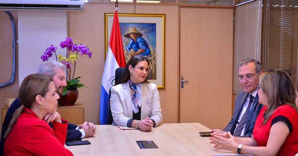 La Nación / Sistemas de transporte y energía local despiertan interés de inversores colombianos