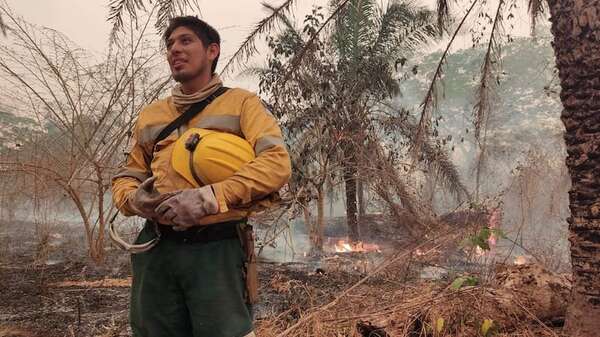 Incendios en Bolivia “escapan a cualquier capacidad de contenerlos”, según bombero español - Mundo - ABC Color