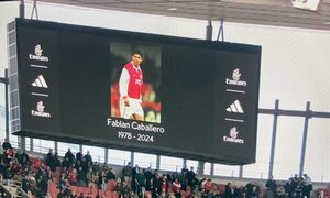 Hicieron un homenaje a Fabián “Tyson” en el Emirates Stadium