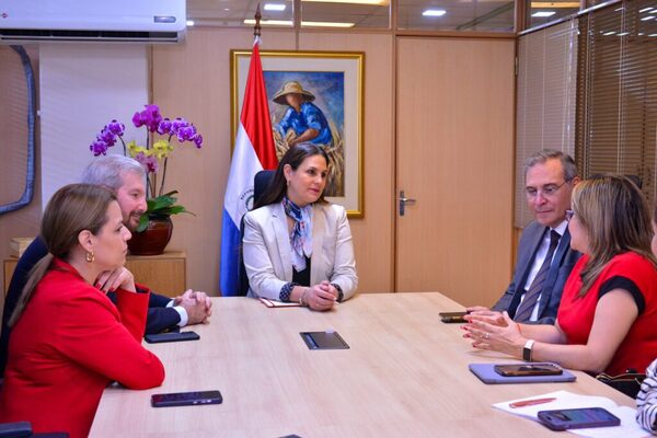 Inversores colombianos están interesados en sistema de transporte y energía local - ADN Digital