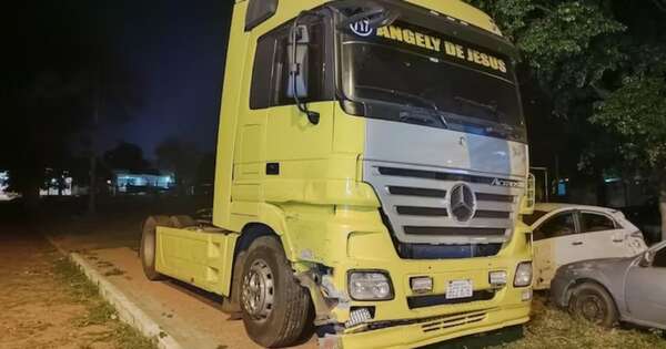 Diario HOY | Muere motociclista de 20 años al chocar contra un camión
