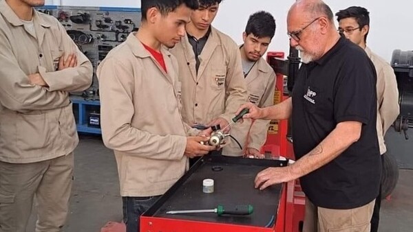 Las especialidades elegidas por jóvenes para un rápido ingreso al mundo laboral en Paraguay