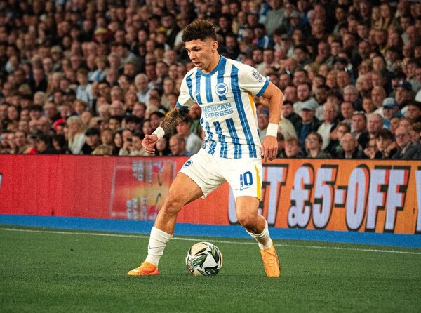 Versus / Con Enciso en cancha, Brighton sufre su primera derrota en la Premier League
