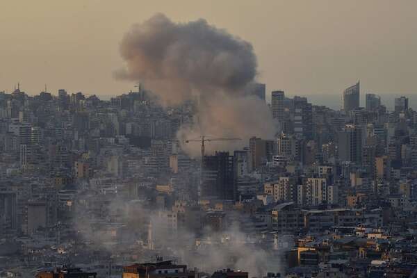Bombardeo israelí impacta cerca del aeropuerto de Beirut, el único operativo en el Líbano - Mundo - ABC Color