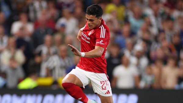 Versus / Con Sosa en cancha, el Forest pierde su invicto en la Premier League