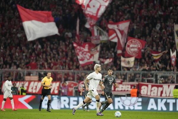 Versus / El Bayern Múnich domina pero no puede con el vigente campeón Leverkusen