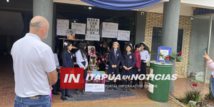 PRESENTAN EL PROYECTO "BIBLIOPATIO" FRENTE A LA MUNICIPALIDAD DE GRAL. ARTIGAS - Itapúa Noticias