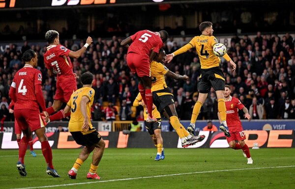 Versus / El Liverpool gana en Wolverhampton y lidera la Premier League