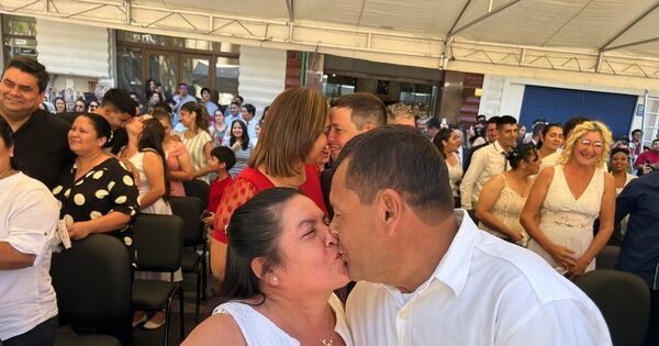 La Nación / Boda comunitaria: 51 parejas unieron sus vidas en Asunción