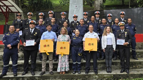 Bomberos recibieron certificación de Colombia