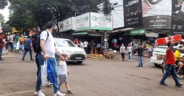 La Nación / Ciudad del Este vuelve a atraer con precios bajos a turistas argentinos
