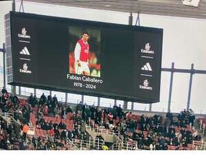 Arsenal rinde homenaje a Tyson Caballero - Fútbol Internacional - ABC Color